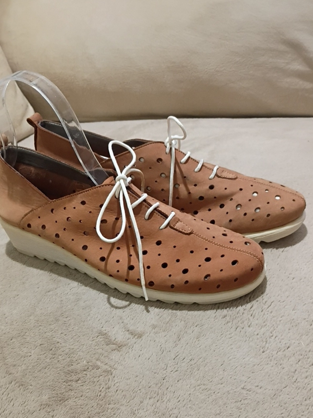 THE FLEXX Tan Perforated Leather Lace-Up Sneakers